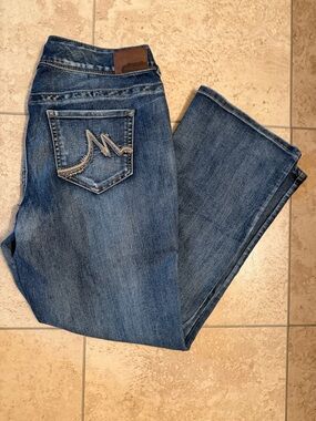Maurices Mid Wash Women's straight leg Jeans size 16 short